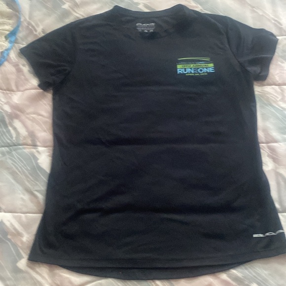 NYRR Run as One micro polyester women’s running shirt. Black - Picture 3 of 8